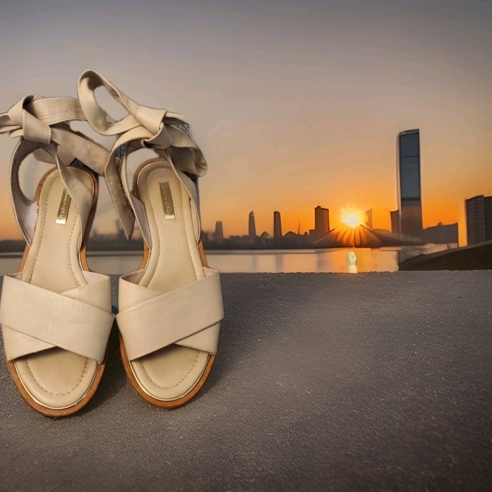 Louise  et Cie  Leather  Women Sandals  Size 8 M